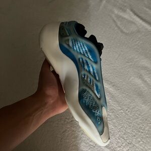 Used Yeezy 700 V3 Arzareth (Good Condition) Verified by GOAT With Box